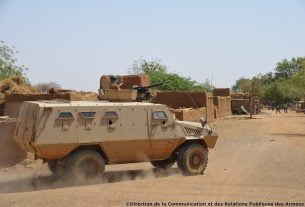 Burkina : l'armée récupère un véhicule blindé des terroristes et d'autres matériels