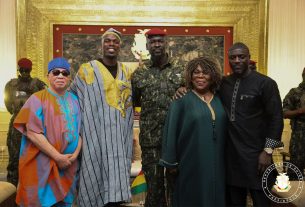 Paul Pogba, Akon et Salif Keita chez Doumbouya