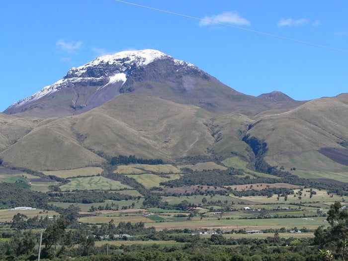 Divers/ Un alpiniste meurt en escaladant un volcan de 4800 mètres
