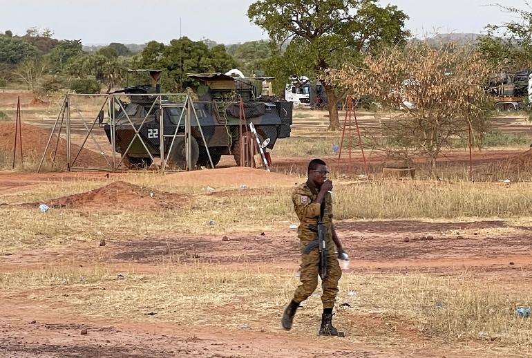 Burkina : l’armée reconnait la mort de civils suite à des frappes