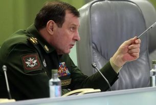 Poutine licencie le vice-ministre de la Défense