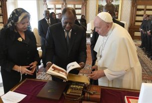 Alassane Ouattara chez le pape François