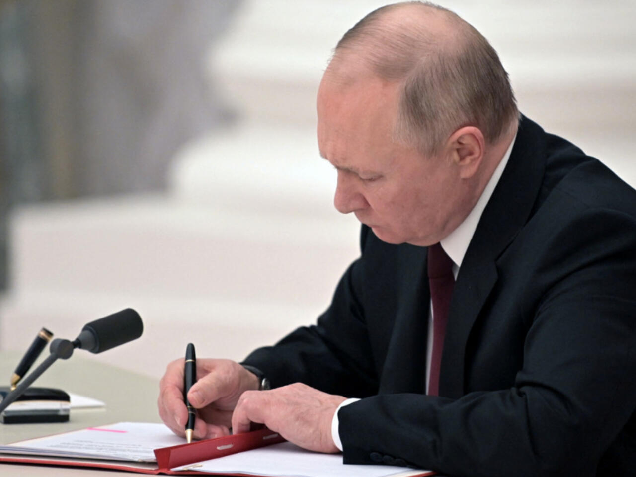 Russie : Poutine décrète la loi martiale dans les zones annexées