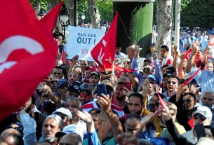 Tunisie : des manifestants exigent la démission du président Kais Saied