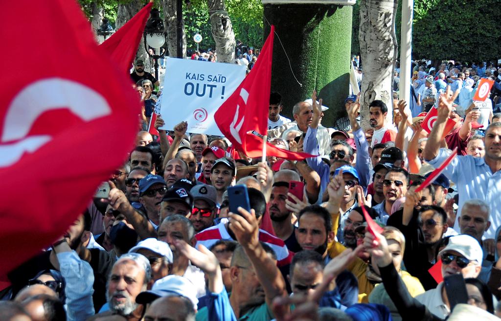 Tunisie : des manifestants exigent la démission du président Kais Saied