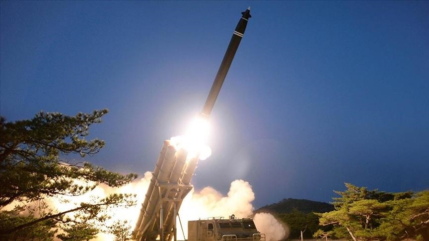 La Corée du Nord lance un missile survolant le Japon