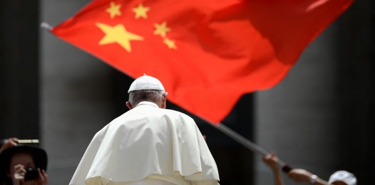 La Chine installe un évêque à la place du Vatican ; la tension monte