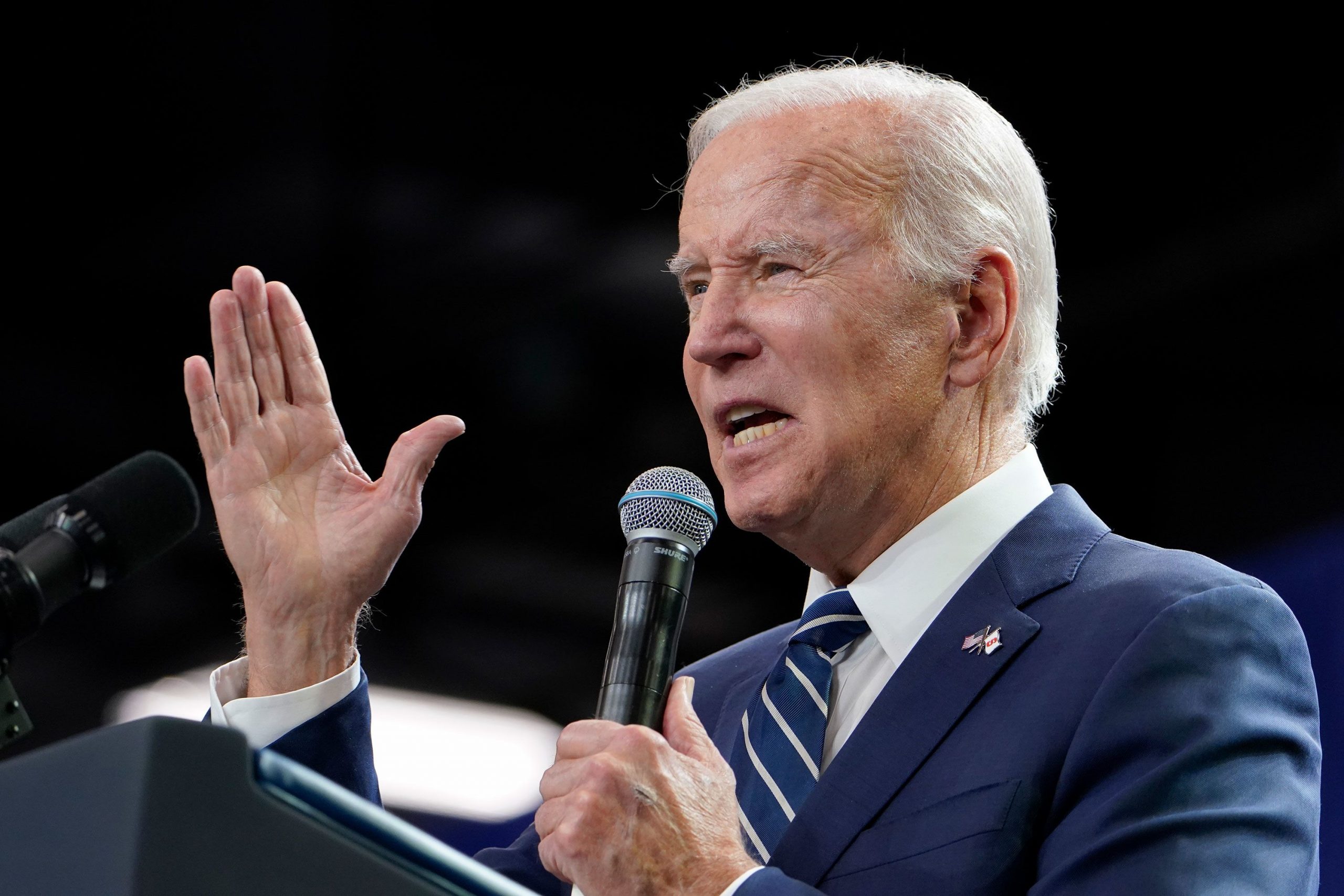 Etats-Unis : Biden menace de taxer les « supers profits » des firmes pétro-gazières