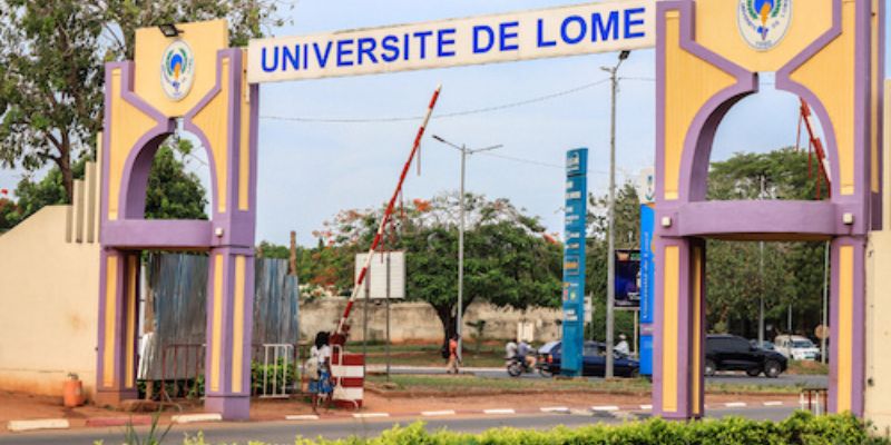 Togo l’Université de Lomé interdit la toge aux soutenances