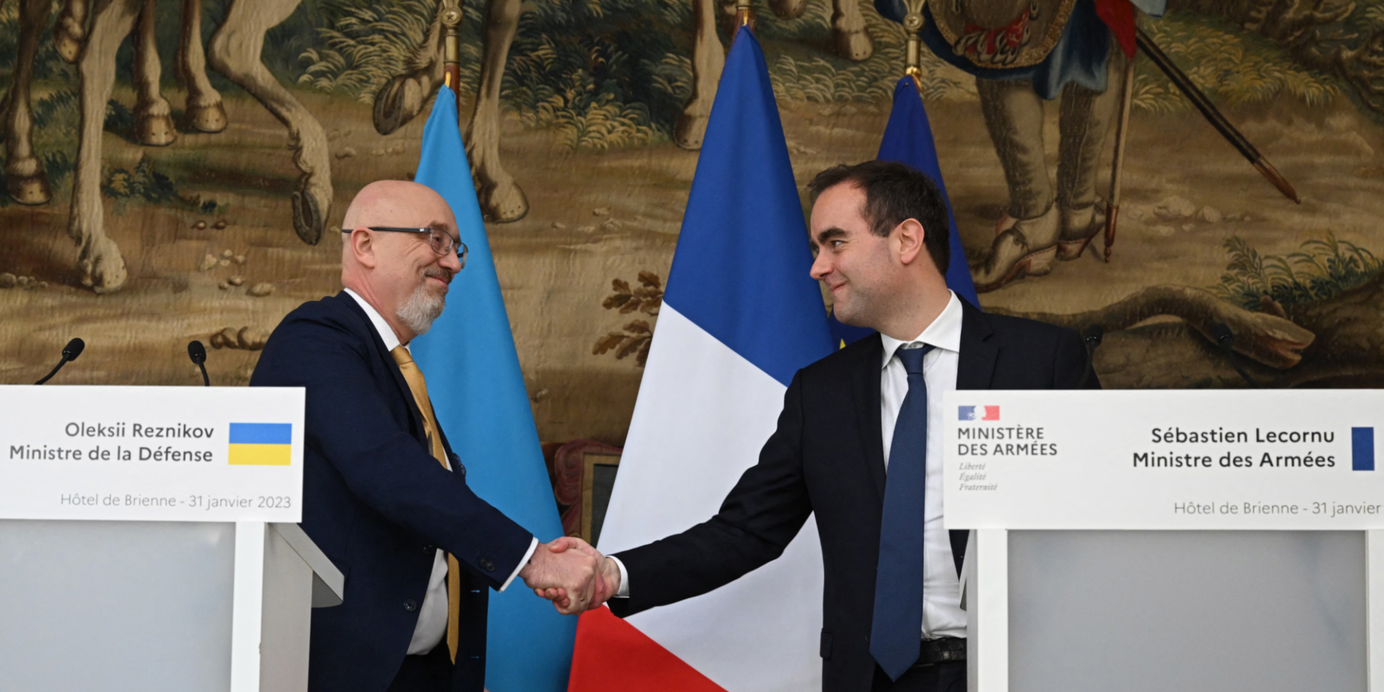 Ukraine : la France va accroître ses livraisons d'obus