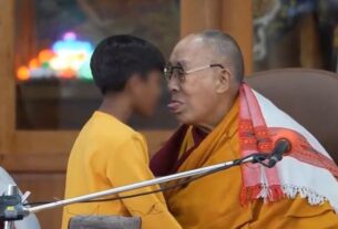 Le Dalaï Lama présente ses excuses après avoir demandé à un garçon de lui s*cer la langue