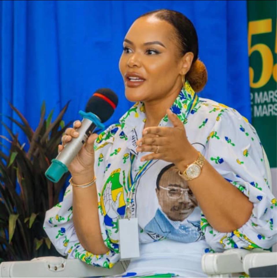Gabon : Malika, fille d'Ali Bongo félicite Brice Oligui Nguema, le président de transition