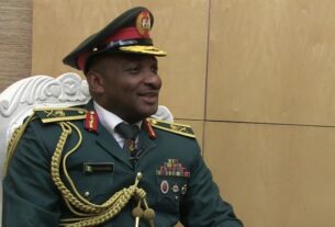 Coups d’État : "le Nigeria ne tolérera pas les soldats déloyaux", prévient le  général Mohammed Usman
