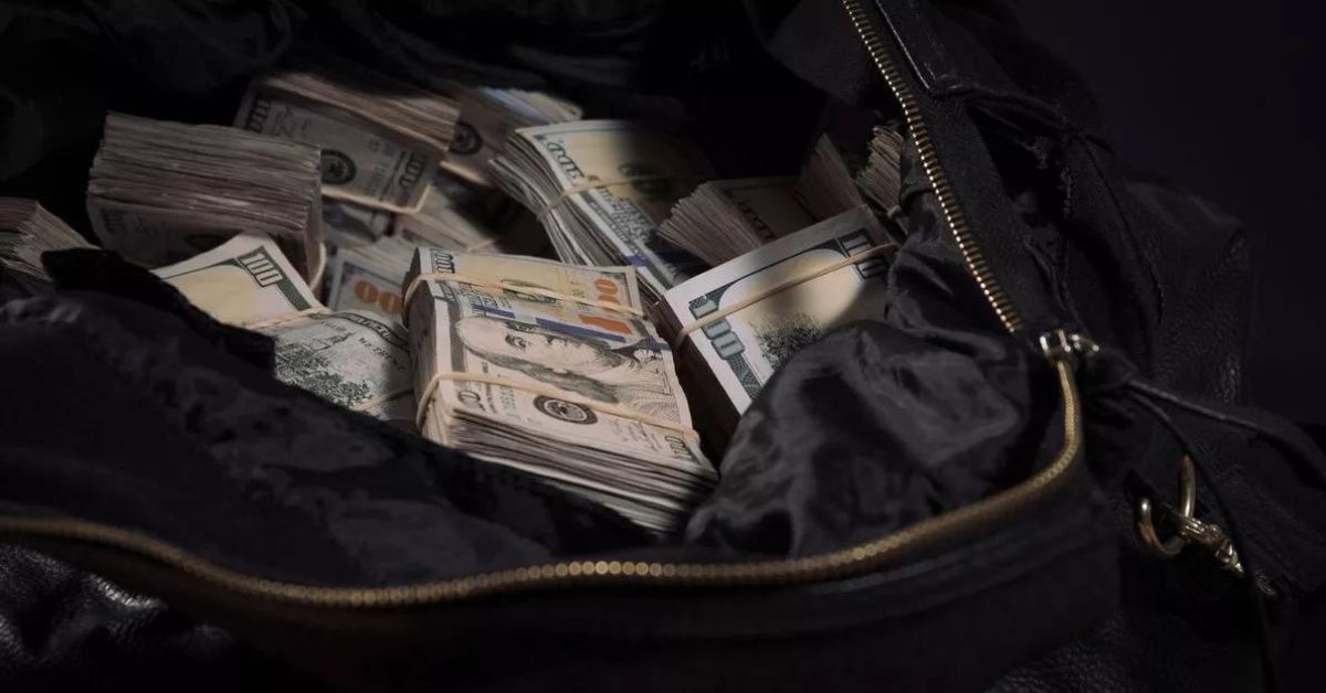 Un homme risque 5 ans de prison pour avoir trouvé et gardé un sac contenant 5 000 dollars