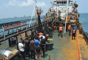 Nigeria : un navire intercepté avec près de 2 millions de litres de pétrole brut