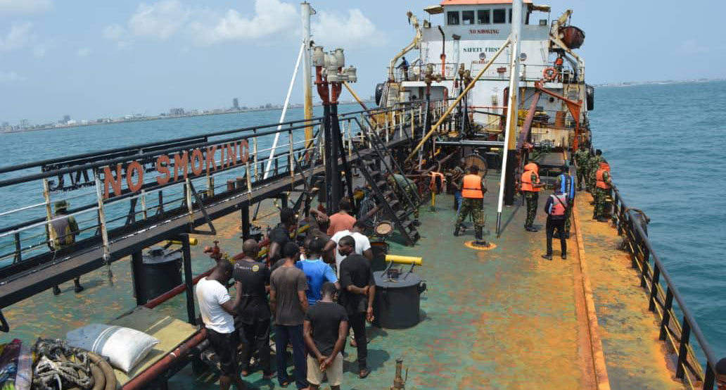 Nigeria : un navire intercepté avec près de 2 millions de litres de pétrole brut