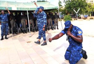 Burkina : l’artiste musicien gendarme BAM’SS Grâce rend hommage aux FDS et VDP (vidéo)