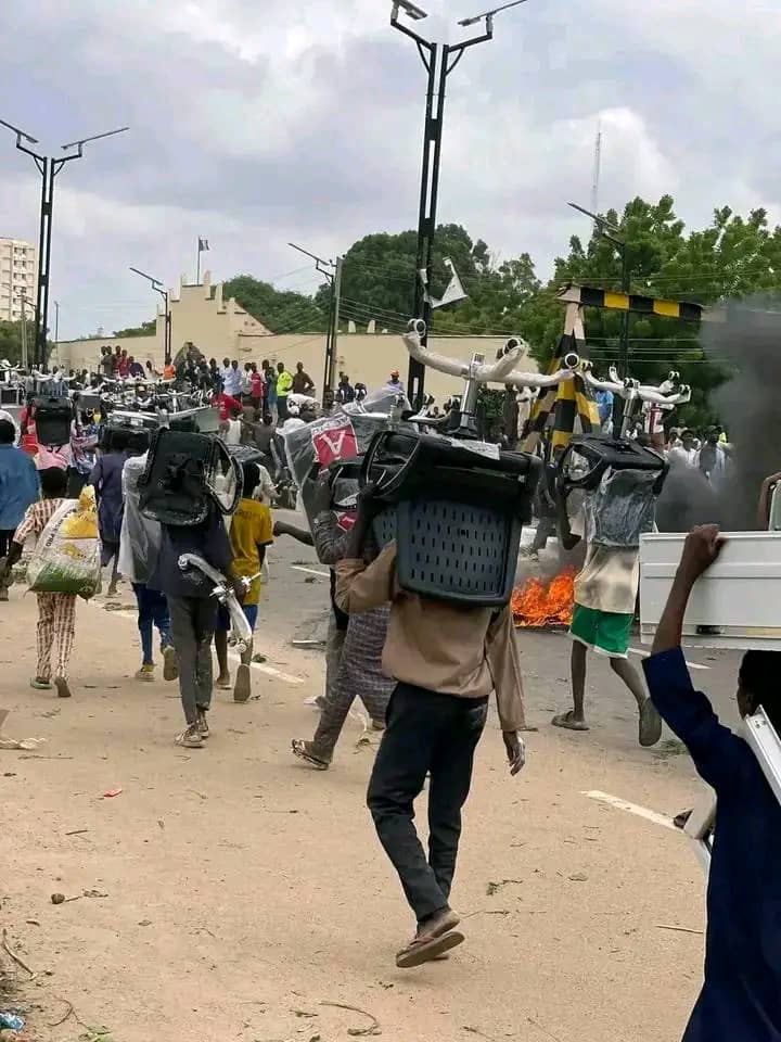 Manifestations au Nigeria : un centre technologique détruit