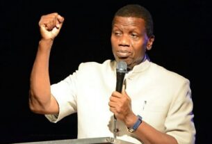 « Le mouchoir oint de notre église a ressuscité une femme morte pendant 11 jours », pasteur Enoch Adeboye