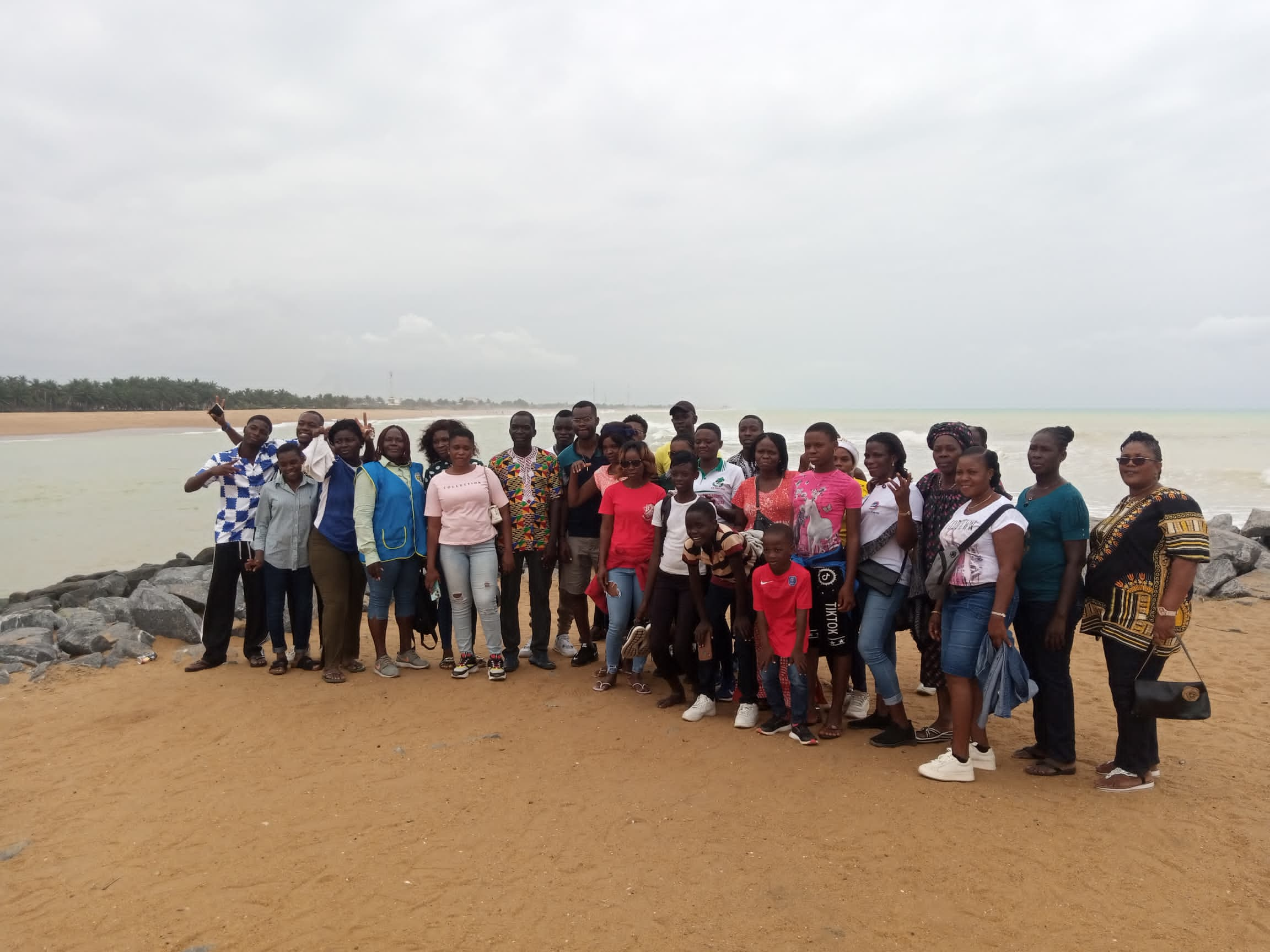 Soroptimist international Club Lomé Aurore organise une sortie détente pour les  apprenants de son programme d'alphabétisation