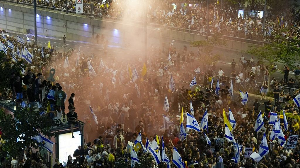 Des dizaines de milliers de personnes manifestent en Israël pour exiger un cessez-le-feu à Gaza