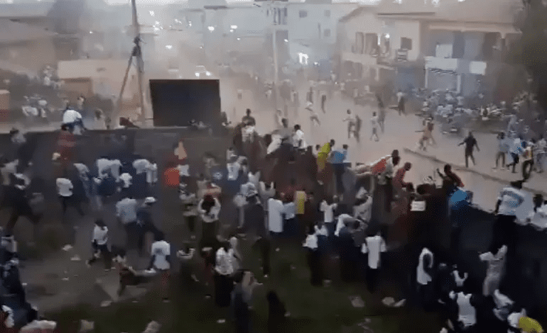 Guinée : une bousculade fait au moins 56 morts au cours d'un match
