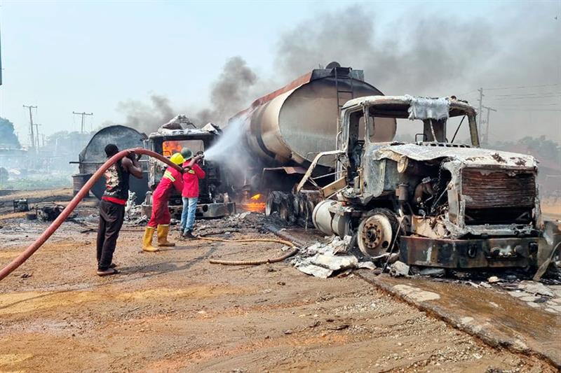 Nigéria : le bilan de l'explosion d'un camion-citerne atteint 98 morts