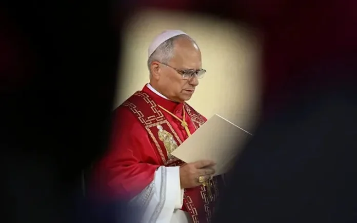 Vatican : hospitalisé à Rome, le pape Léon XIV doit subir une opération au poumon
